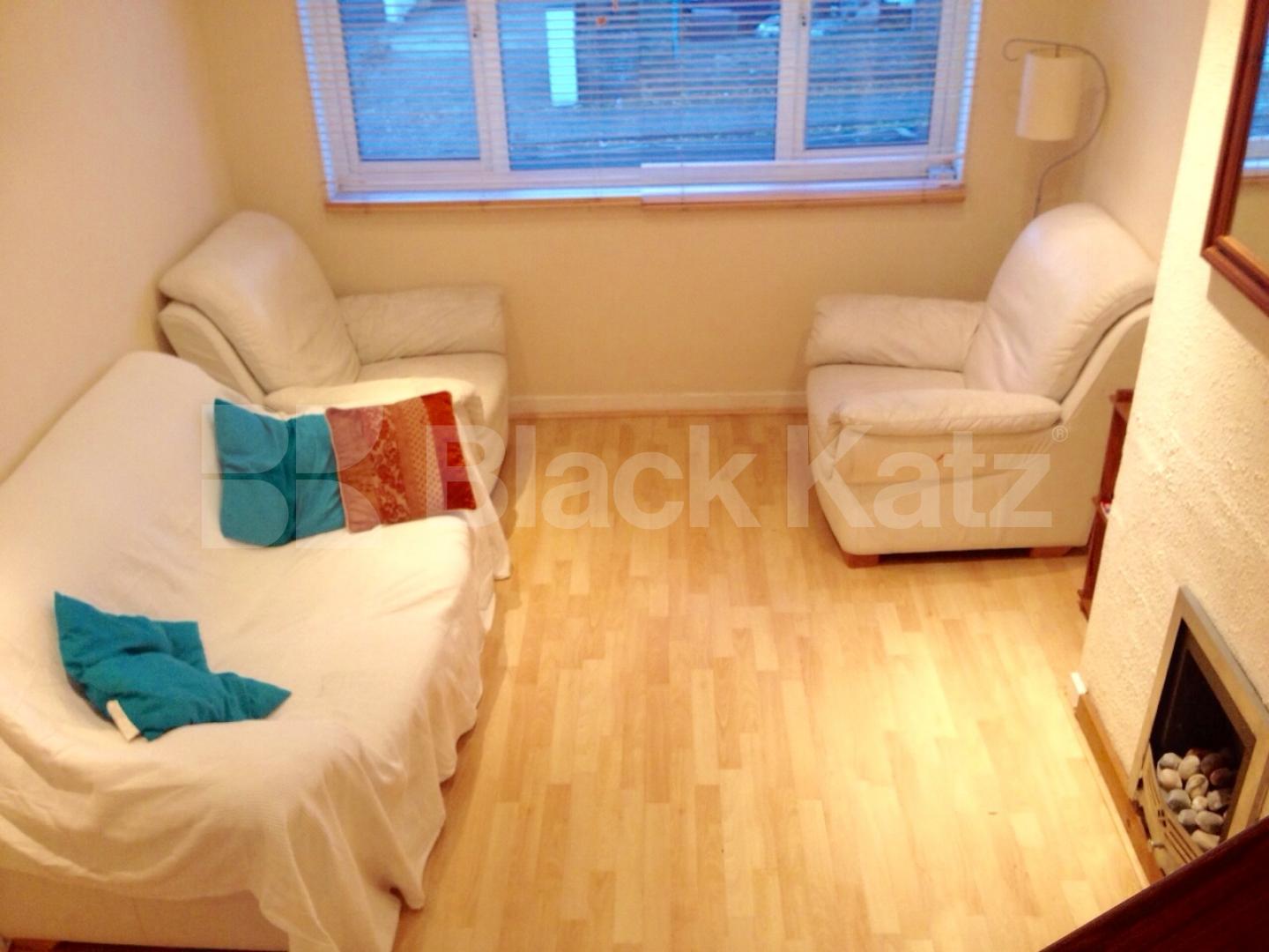 			NEW INSTRUCTION, 3 Bedroom, 1 bath, 1 reception Apartment			 Merton Road, Wimbledon 